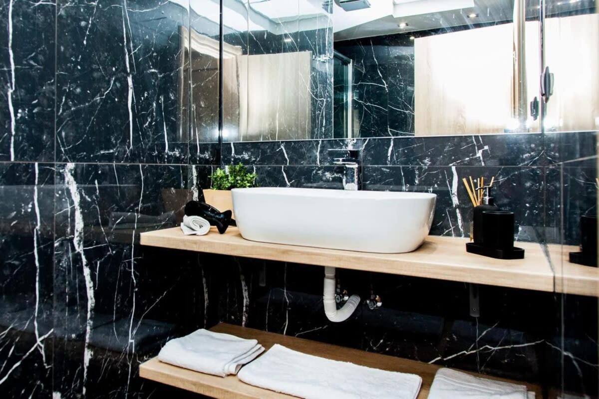 Contemporary And Chic Apartment In Central Athene Buitenkant foto