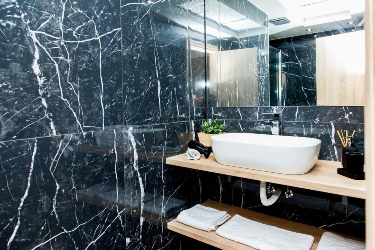 Contemporary And Chic Apartment In Central Athene Buitenkant foto